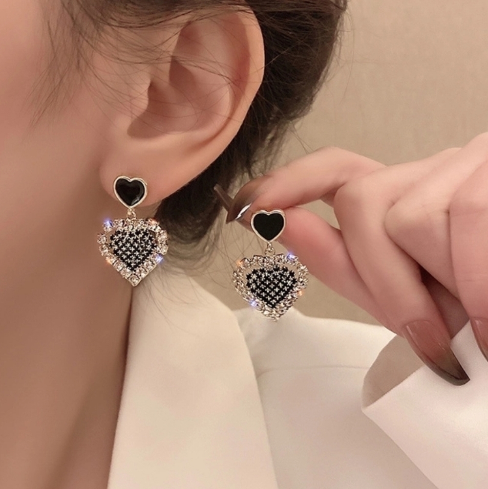 Black crystal heart shaped small earrings new